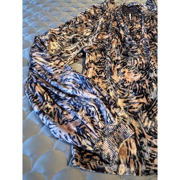 Free People Go Get 'Em Tiger Print Velvet Top Size Small V Neck Balloon Sleeve - Picture 5 of 6